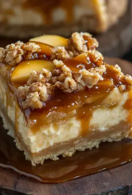Apfel-Cheesecake mit Walnuss-Streuseln und Karamellsauce